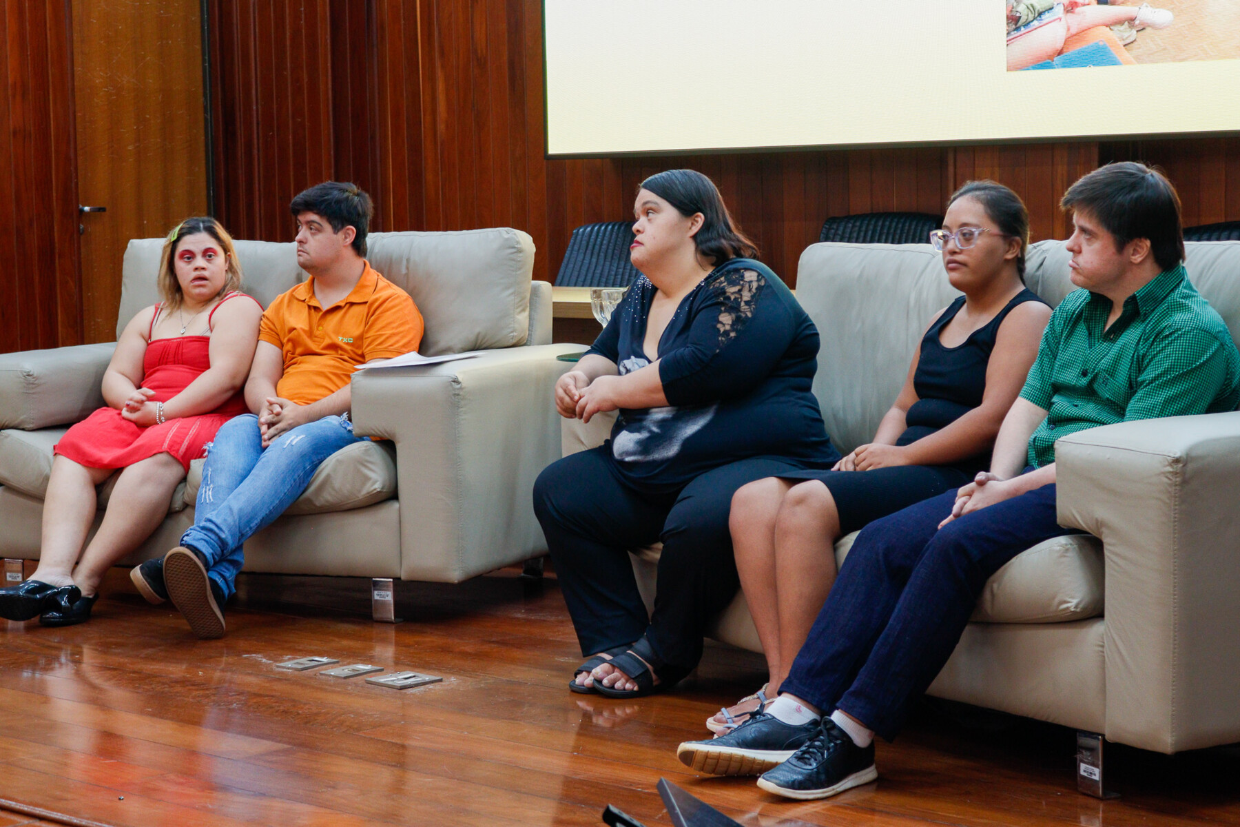 Pessoas com Síndrome de Down de diferentes idades compartilharam desafios e vitórias da sua trajetória.jpg